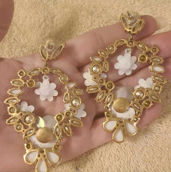 Beautiful Irridescent J Crew Flower Earrings - Picture 4 of 4